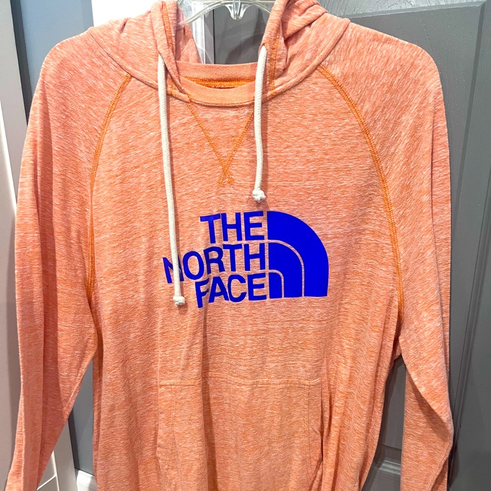 Women’s north face hoodie like new. Orange size XL